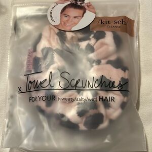 🔥Brand New kitsch cleanse Towel Scrunchies in pink leopard -2 pk A117